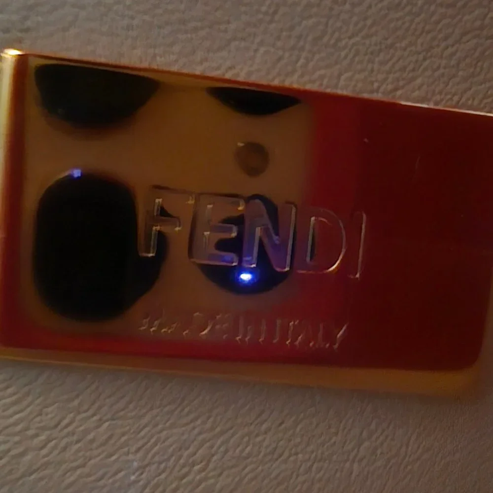 Authentic FENDI Peekaboo Essentially - like new - Picture 7 of 10